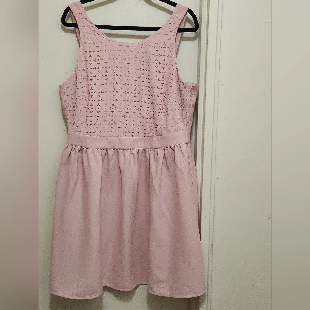 Forever 21 Plus mini dress in pink with cinched waist - Picture 2 of 11